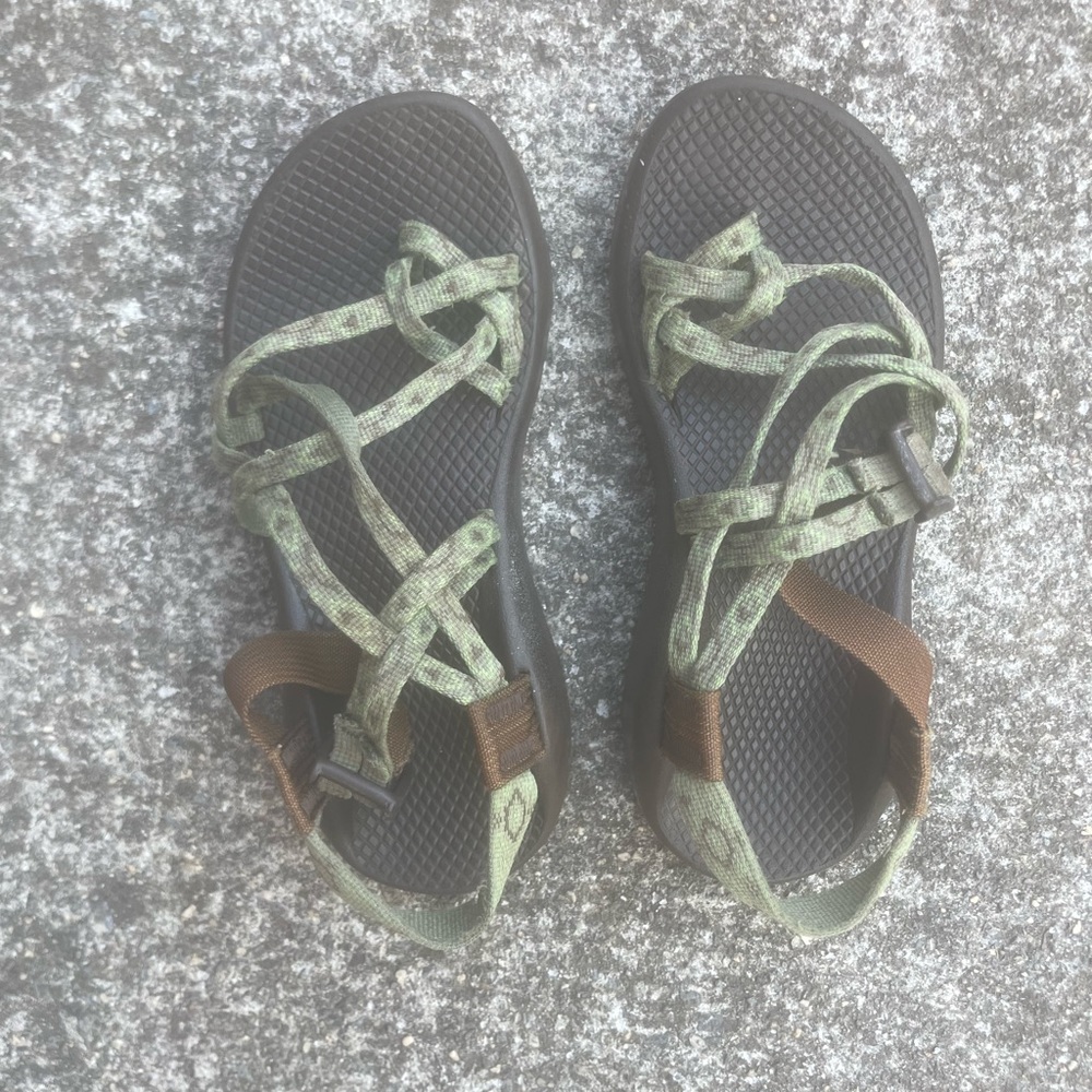 women’s size 6 chacos zx/2